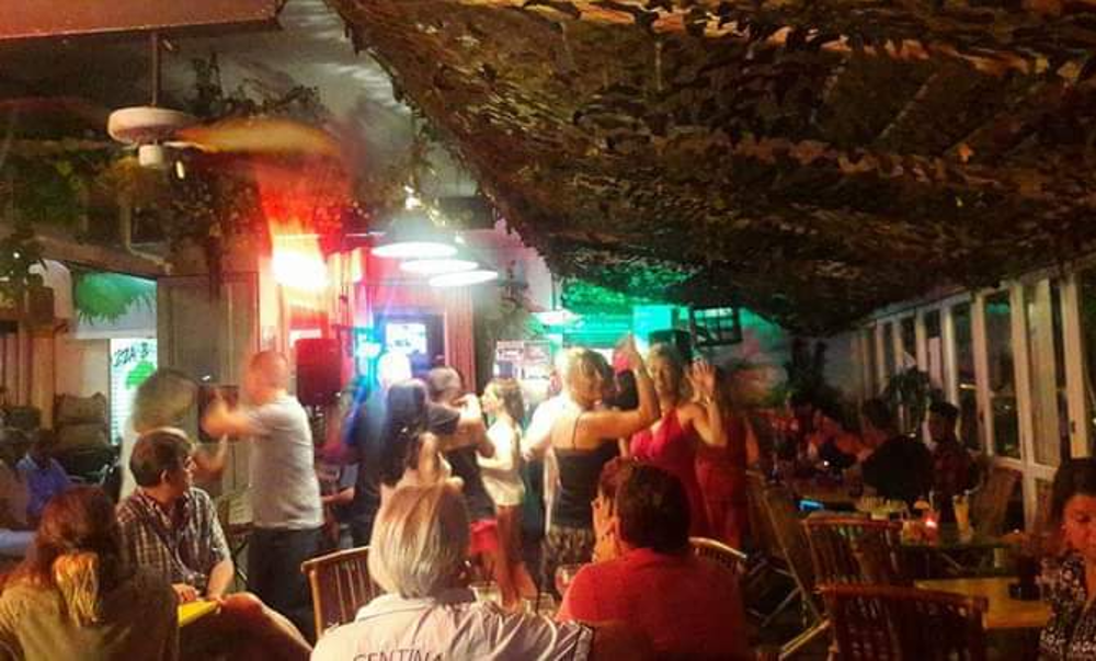 Venta de un bar musical en Empuriabrava, en Cataluña, España