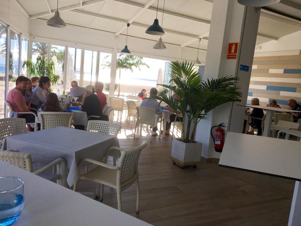 Restaurant, Bar sur le passage maritime à Roses,Catalogne, Espagne